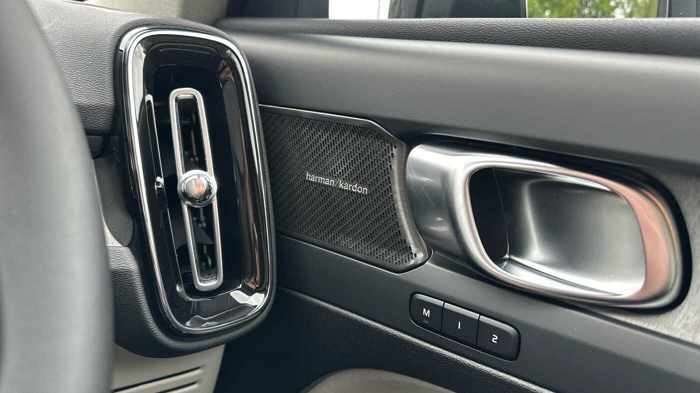 Volvo XC40 Ultra, B4 Mild hybrid, Petrol, Dark ( Blond Leather )