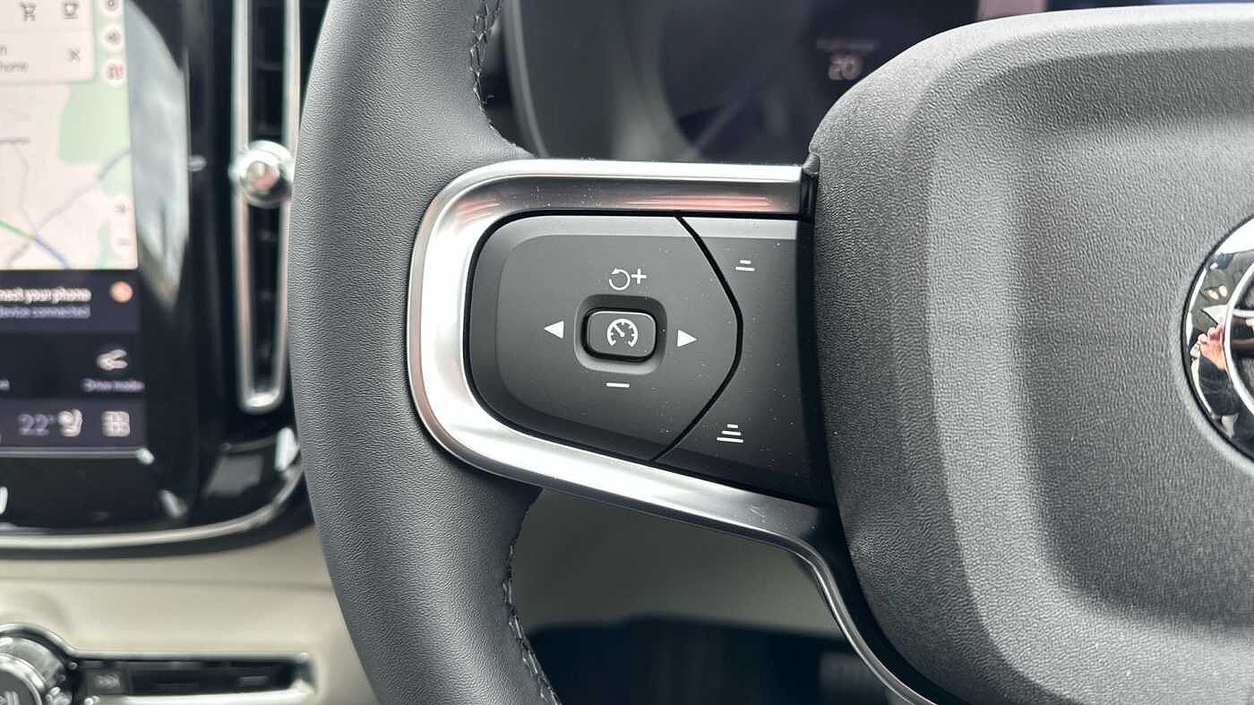 Volvo XC40 Ultra, B4 Mild hybrid, Petrol, Dark ( Blond Leather )