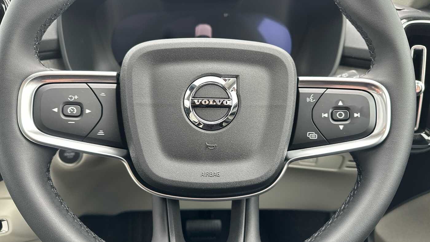 Volvo XC40 Ultra, B4 Mild hybrid, Petrol, Dark ( Blond Leather )