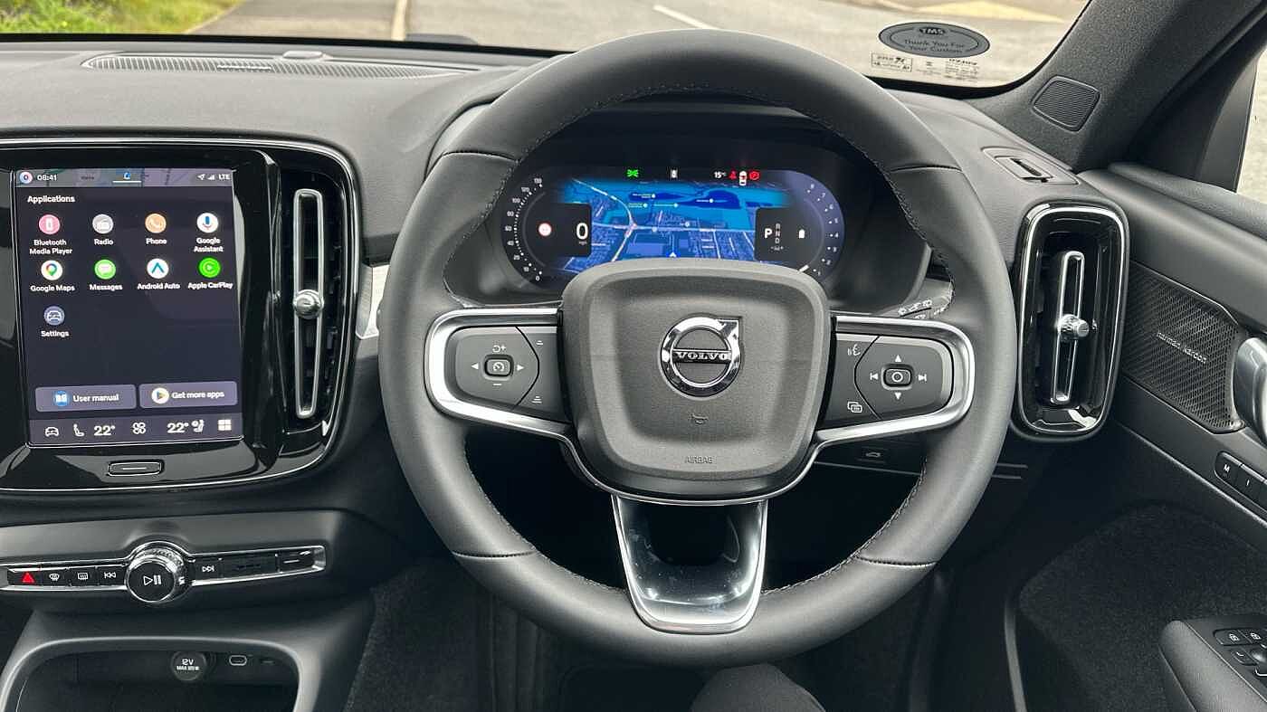 Volvo XC40 Ultra, B4 Mild hybrid, Petrol, Dark ( Forest Lake )