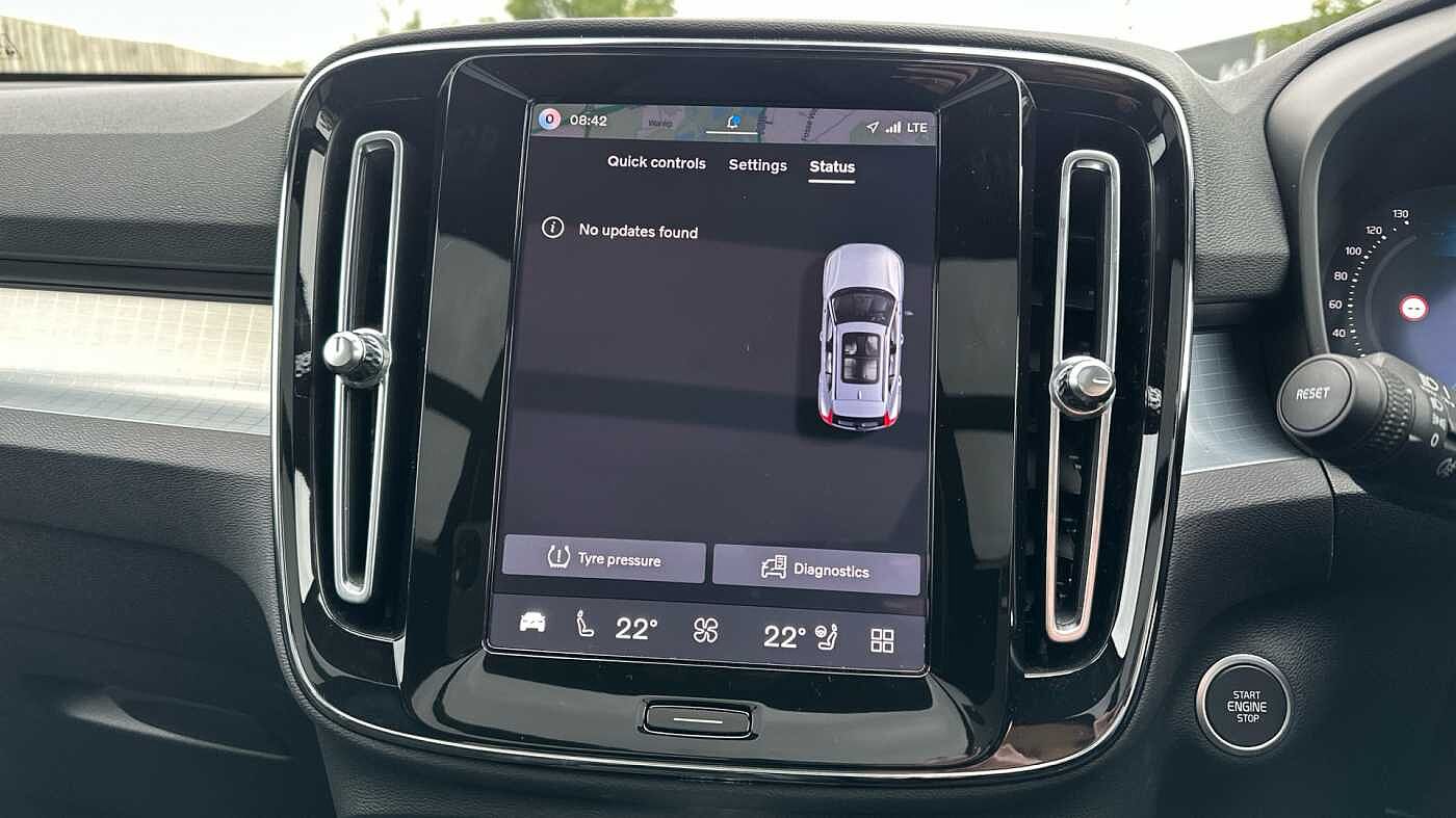Volvo XC40 Ultra, B4 Mild hybrid, Petrol, Dark ( Forest Lake )