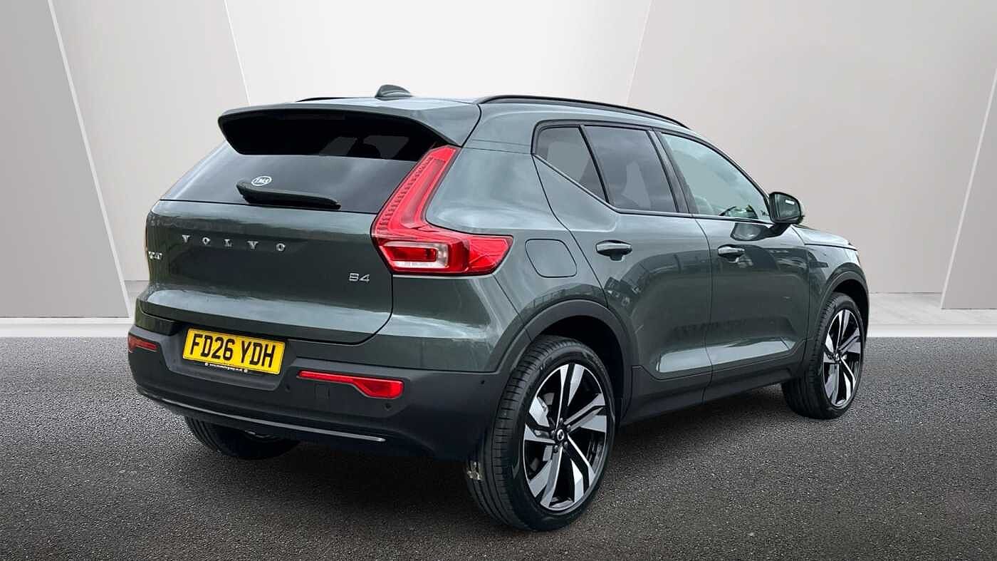 Volvo XC40 Ultra, B4 Mild hybrid, Petrol, Dark ( Forest Lake )