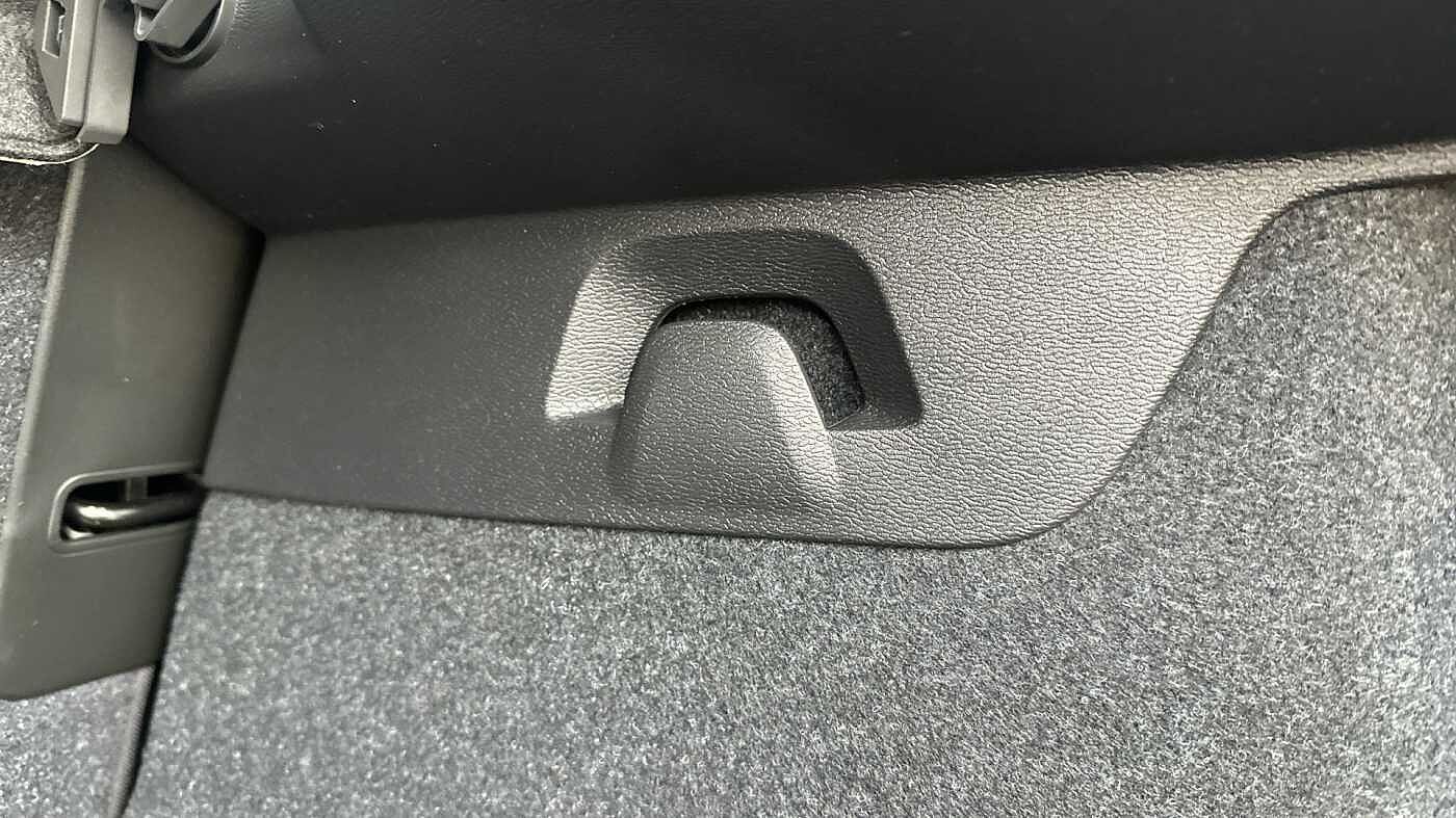 Volvo XC40 Ultra, B4 Mild hybrid, Petrol, Dark ( Forest Lake )