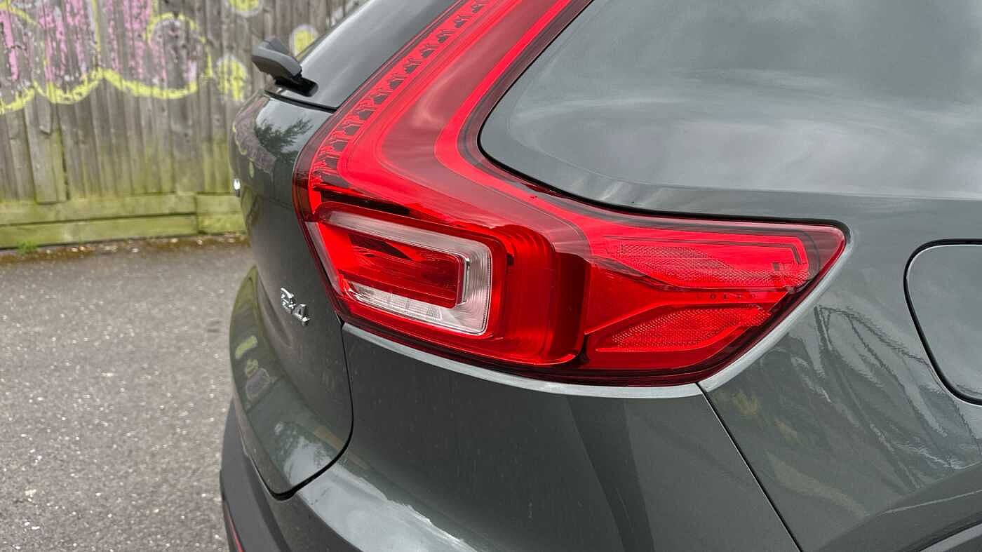 Volvo XC40 Ultra, B4 Mild hybrid, Petrol, Dark ( Forest Lake )