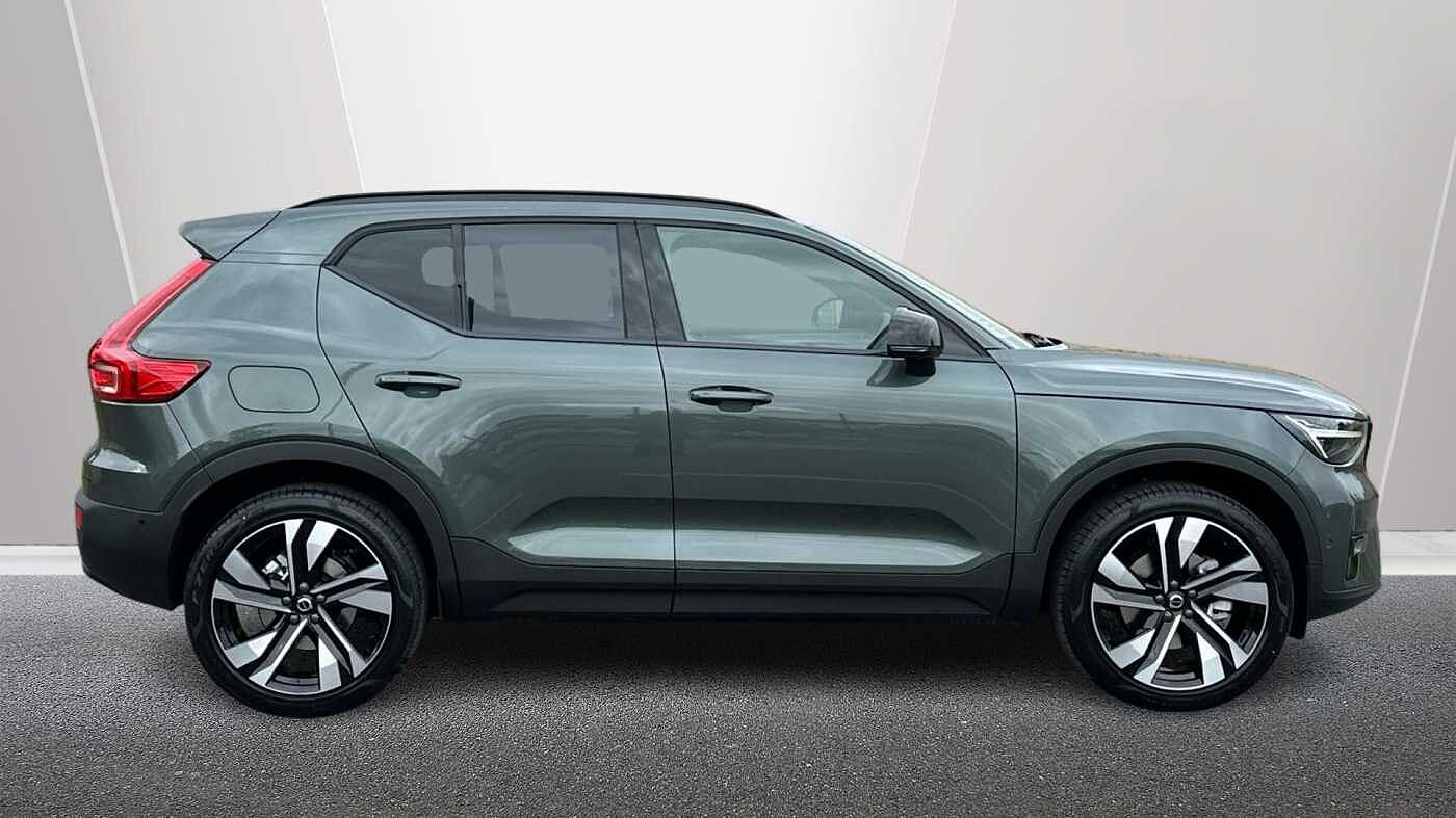 Volvo XC40 Ultra, B4 Mild hybrid, Petrol, Dark ( Forest Lake )