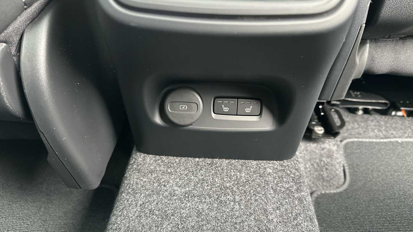 Volvo XC40 Ultra, B4 Mild hybrid, Petrol, Dark ( Forest Lake )