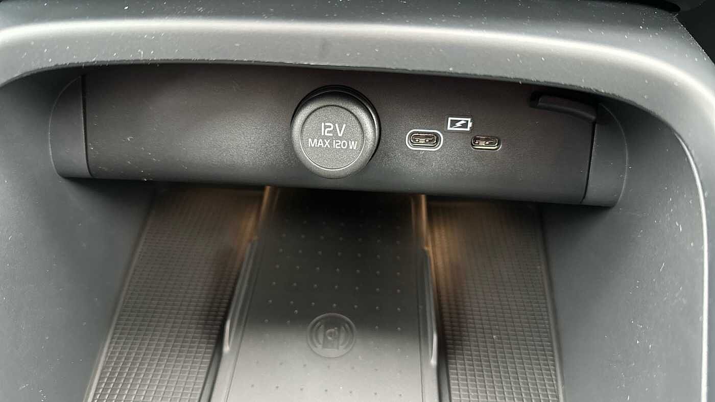 Volvo XC40 Ultra, B4 Mild hybrid, Petrol, Dark ( Forest Lake )