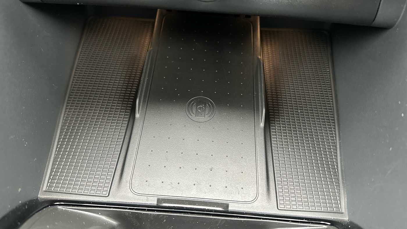 Volvo XC40 Ultra, B4 Mild hybrid, Petrol, Dark ( Forest Lake )