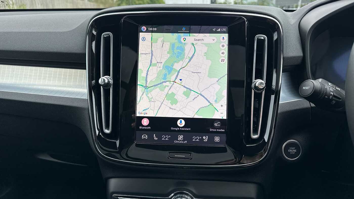 Volvo XC40 Ultra, B4 Mild hybrid, Petrol, Dark ( Forest Lake )
