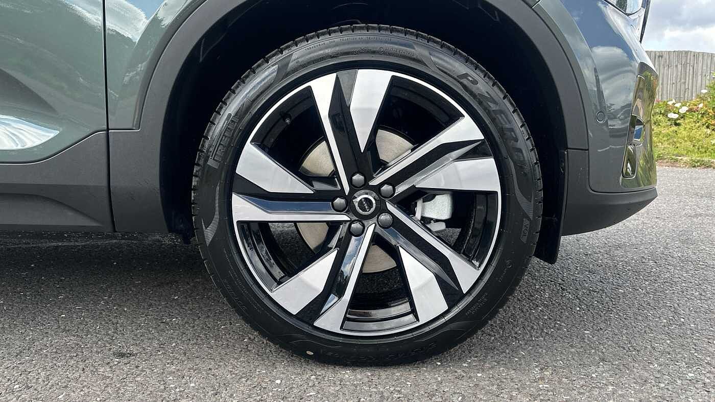 Volvo XC40 Ultra, B4 Mild hybrid, Petrol, Dark ( £47,000 New )