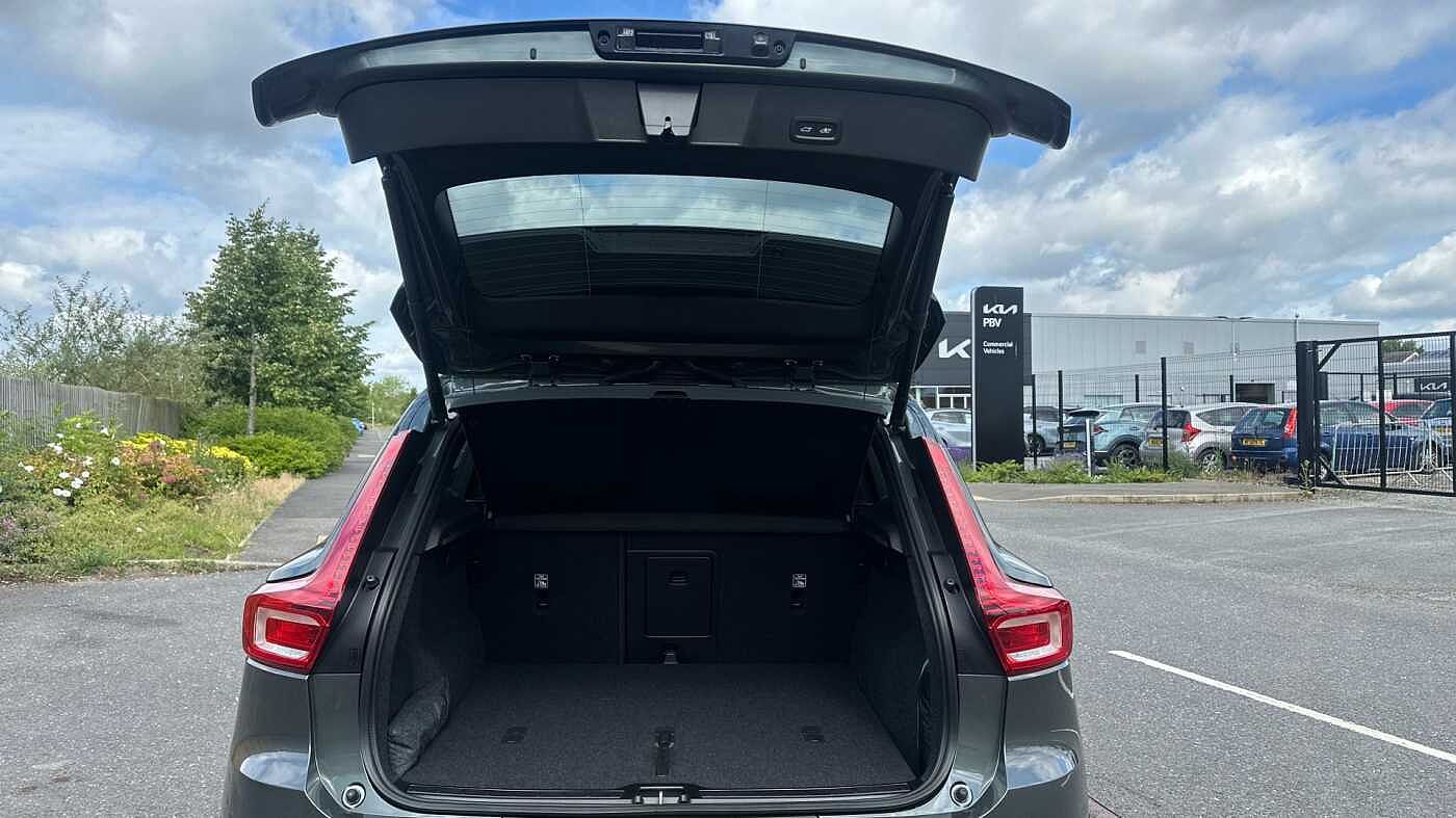 Volvo XC40 Ultra, B4 Mild hybrid, Petrol, Dark ( £47,000 New )