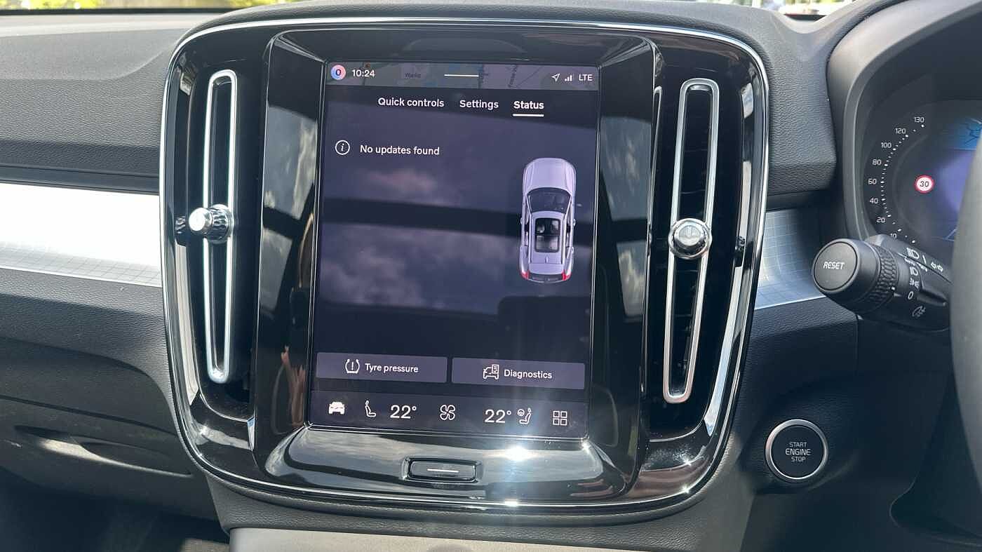 Volvo XC40 Ultra, B4 Mild hybrid, Petrol, Dark ( £47,000 New )