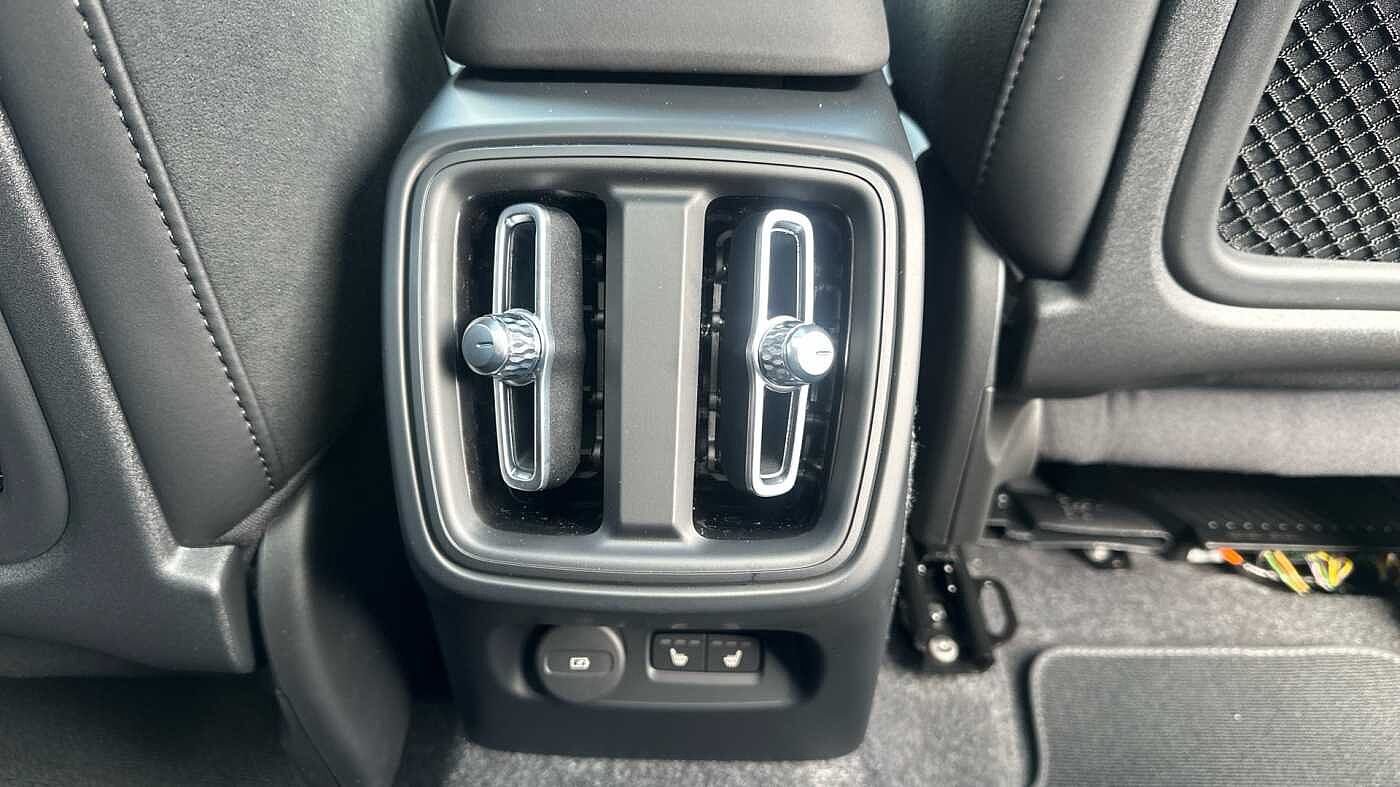 Volvo XC40 Ultra, B4 Mild hybrid, Petrol, Dark ( £47,000 New )