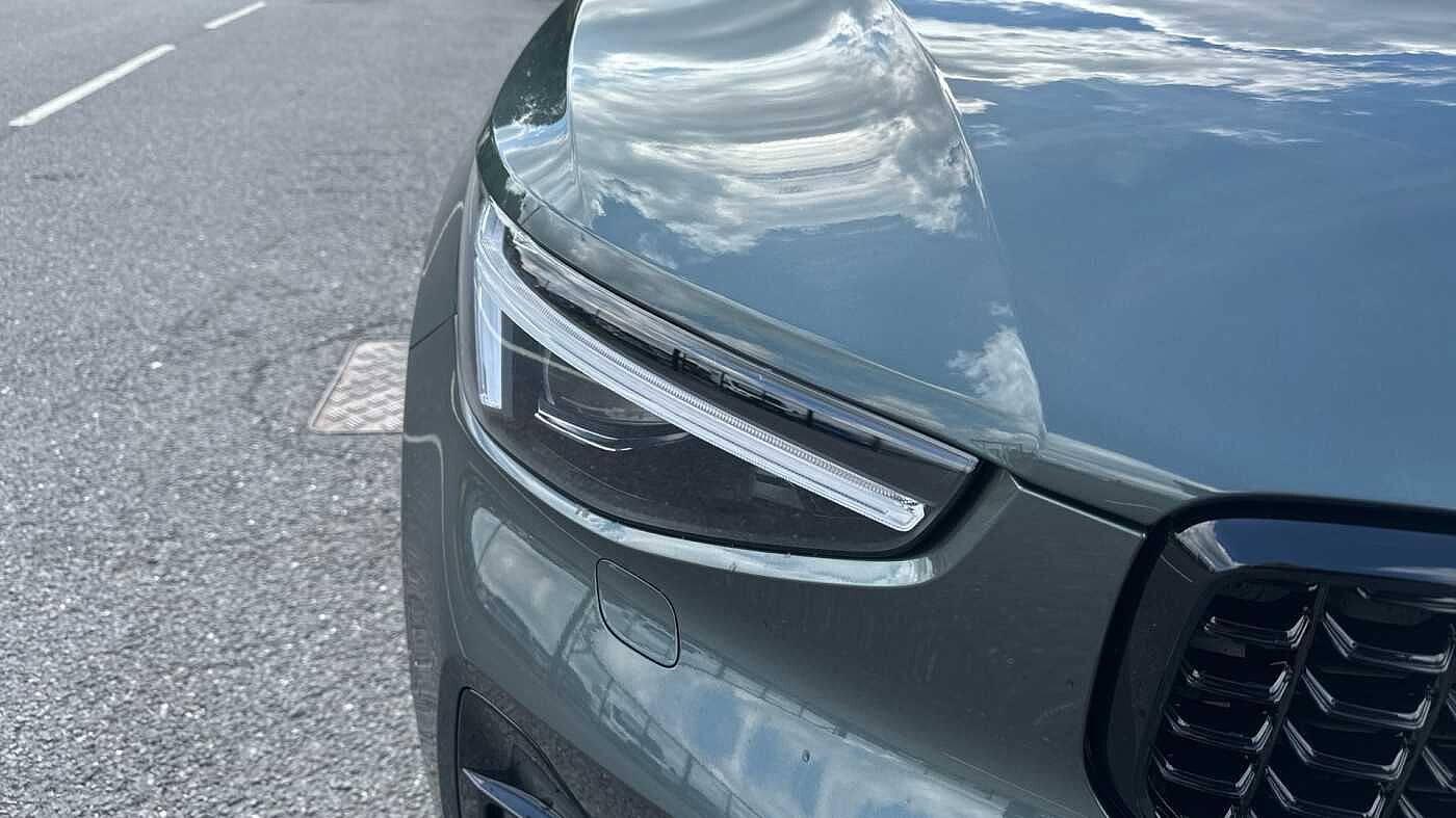 Volvo XC40 Ultra, B4 Mild hybrid, Petrol, Dark ( £47,000 New )