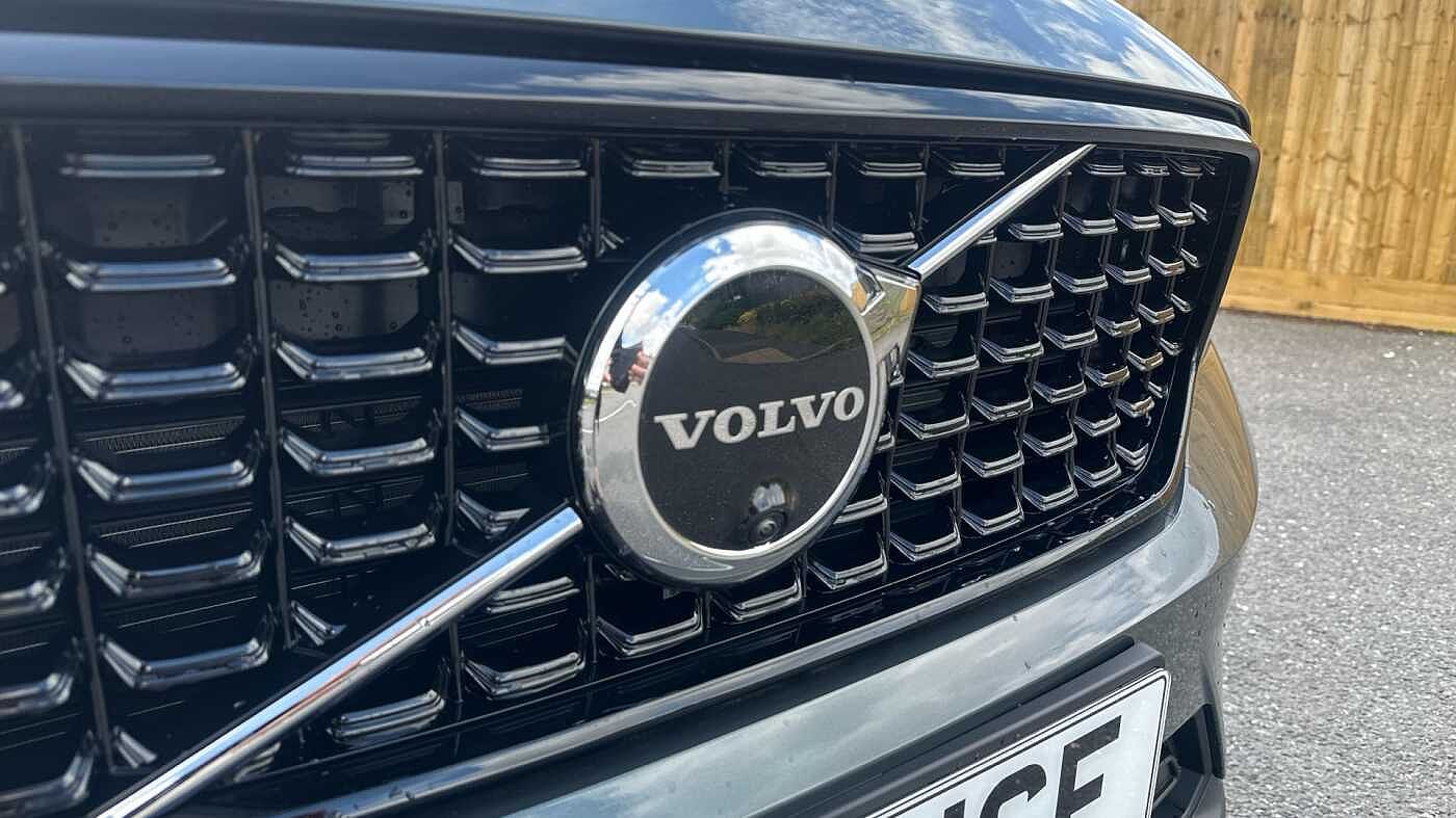 Volvo XC40 Ultra, B4 Mild hybrid, Petrol, Dark ( £47,000 New )