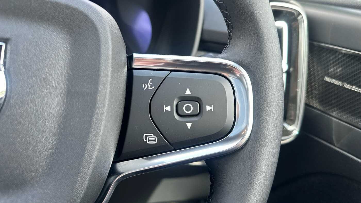 Volvo XC40 Ultra, B4 Mild hybrid, Petrol, Dark ( £47,000 New )