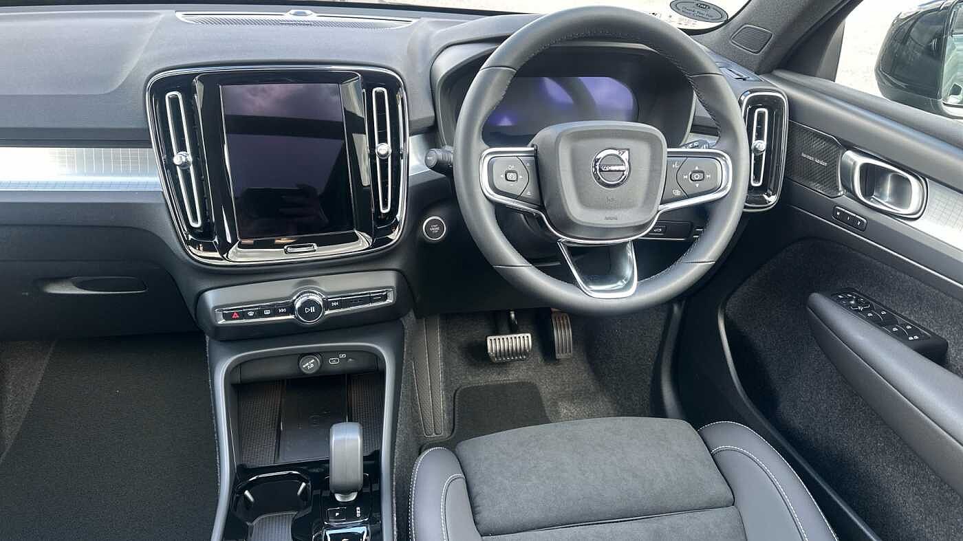 Volvo XC40 Ultra, B4 Mild hybrid, Petrol, Dark ( £47,000 New )