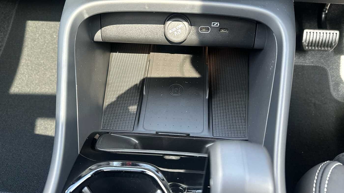 Volvo XC40 Ultra, B4 Mild hybrid, Petrol, Dark ( £47,000 New )