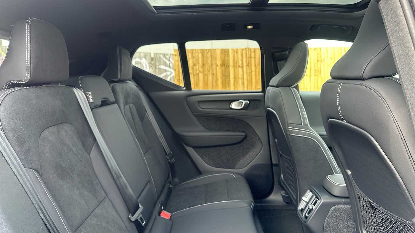 Volvo XC40 Ultra, B4 Mild hybrid, Petrol, Dark ( £47,000 New )