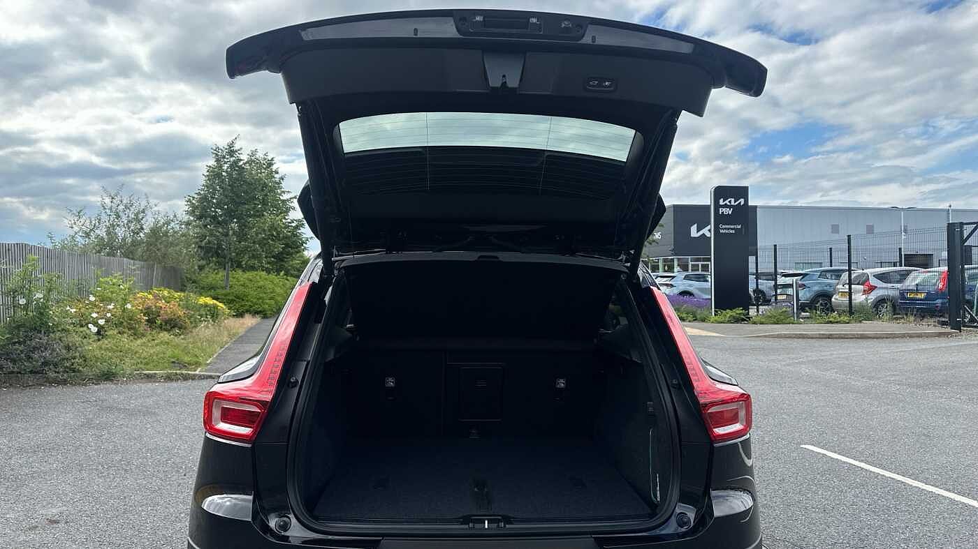 Volvo XC40 Ultra, B4 Mild hybrid, Petrol, Bright ( £47,000 New )