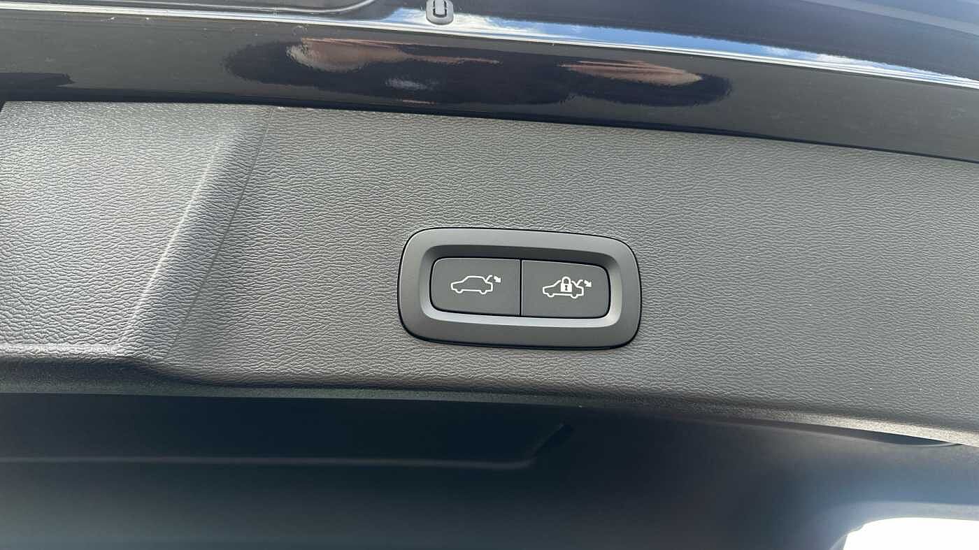 Volvo XC40 Ultra, B4 Mild hybrid, Petrol, Bright ( £47,000 New )