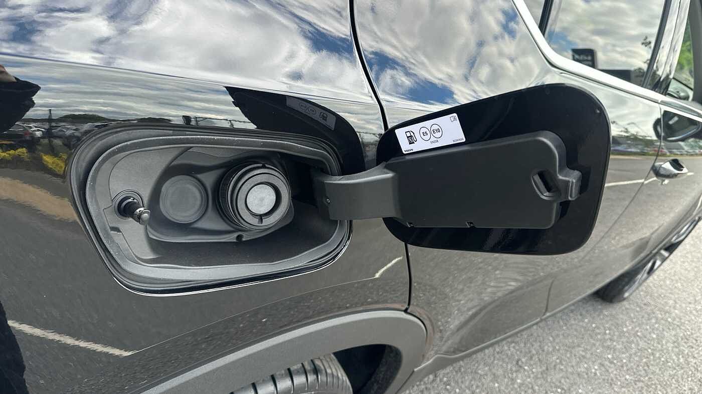 Volvo XC40 Ultra, B4 Mild hybrid, Petrol, Bright ( £47,000 New )