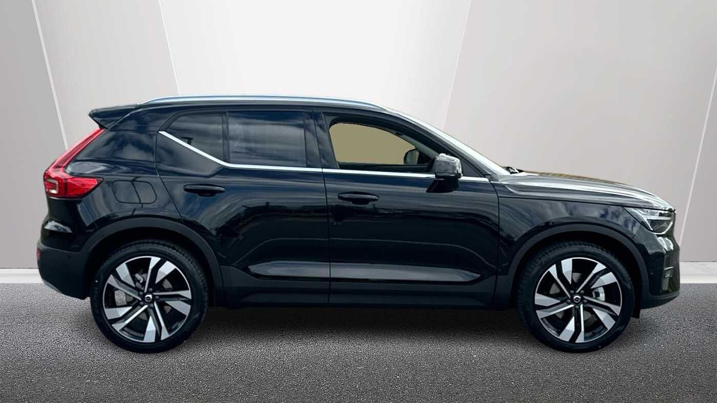 Volvo XC40 Ultra, B4 Mild hybrid, Petrol, Bright ( £47,000 New )