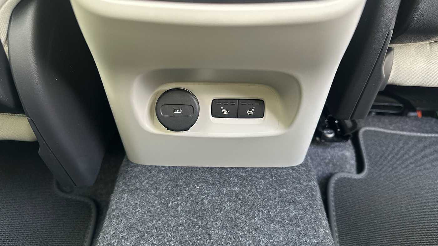 Volvo XC40 Ultra, B4 Mild hybrid, Petrol, Bright ( £47,000 New )