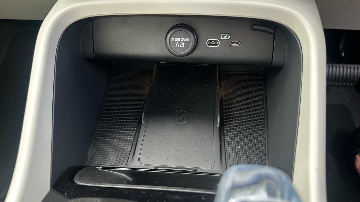 Volvo XC40 Ultra, B4 Mild hybrid, Petrol, Bright ( £47,000 New )