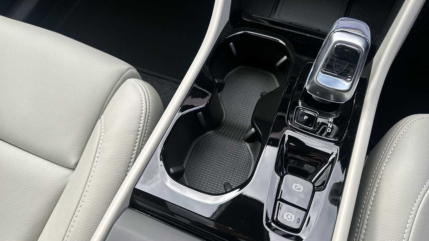 Volvo XC40 Ultra, B4 Mild hybrid, Petrol, Bright ( £47,000 New )