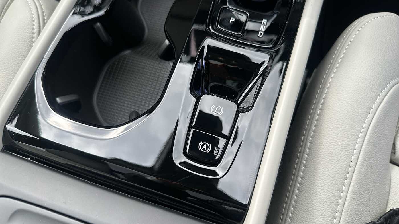 Volvo XC40 Ultra, B4 Mild hybrid, Petrol, Bright ( £47,000 New )