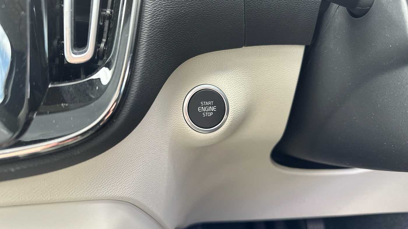 Volvo XC40 Ultra, B4 Mild hybrid, Petrol, Bright ( £47,000 New )
