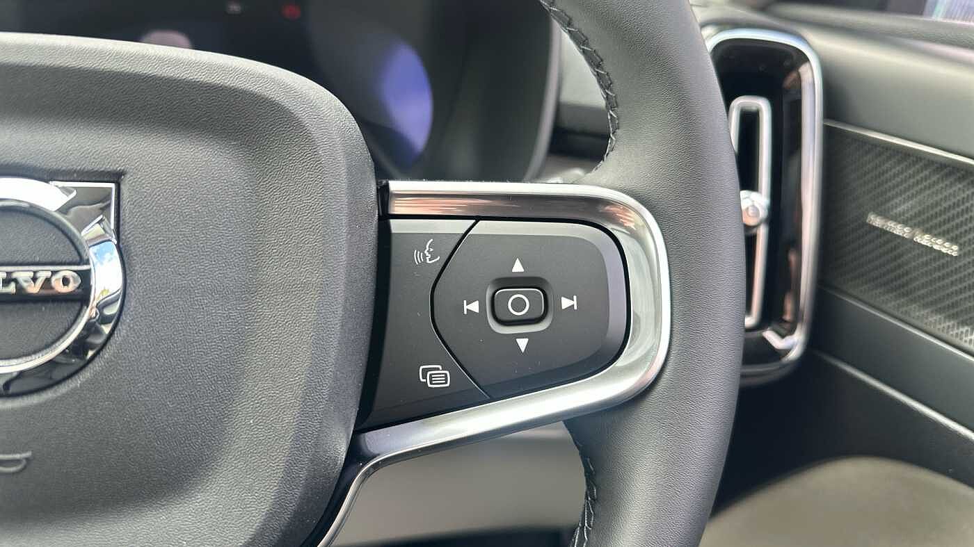 Volvo XC40 Ultra, B4 Mild hybrid, Petrol, Bright ( £47,000 New )