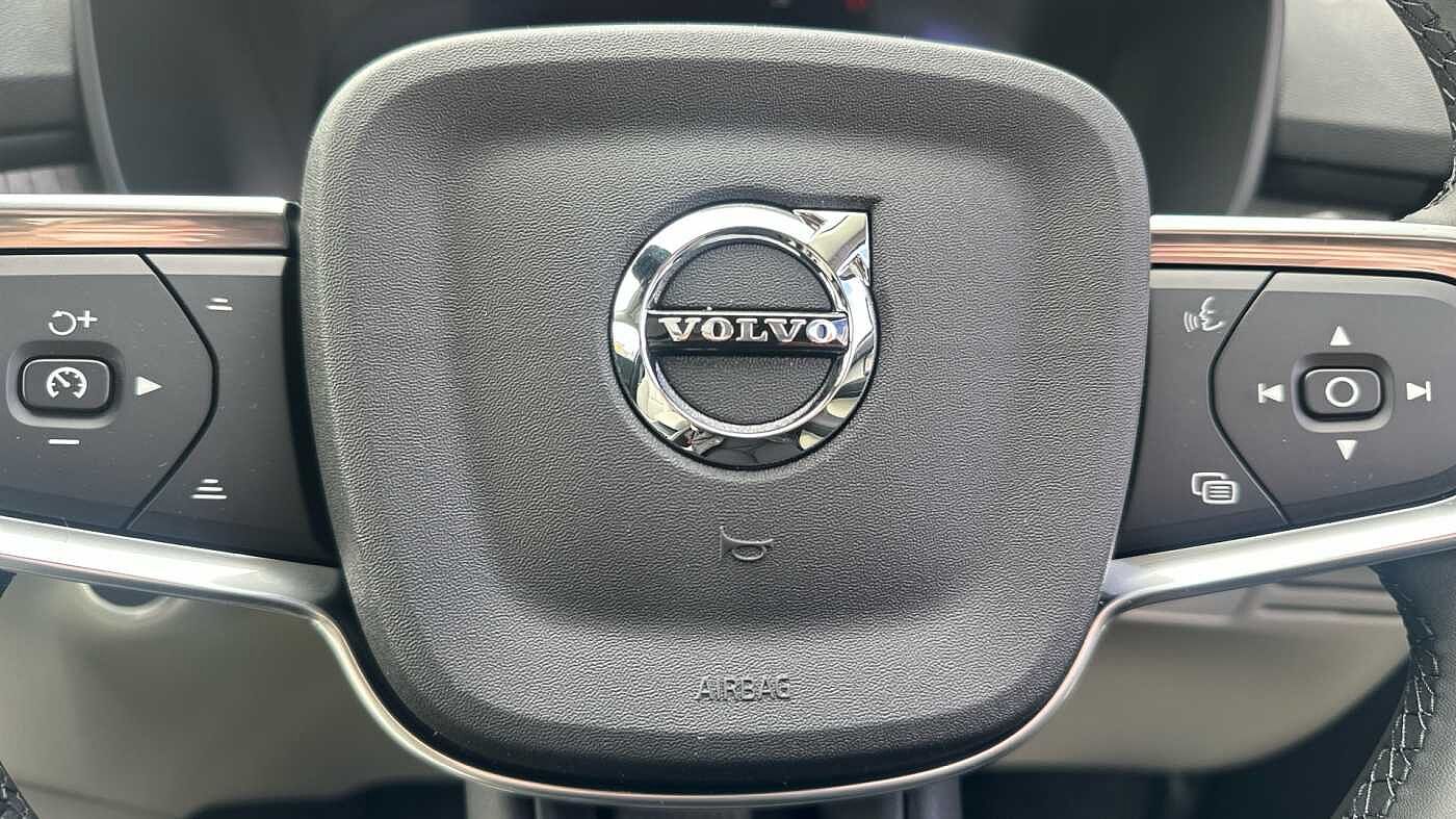 Volvo XC40 Ultra, B4 Mild hybrid, Petrol, Bright ( £47,000 New )