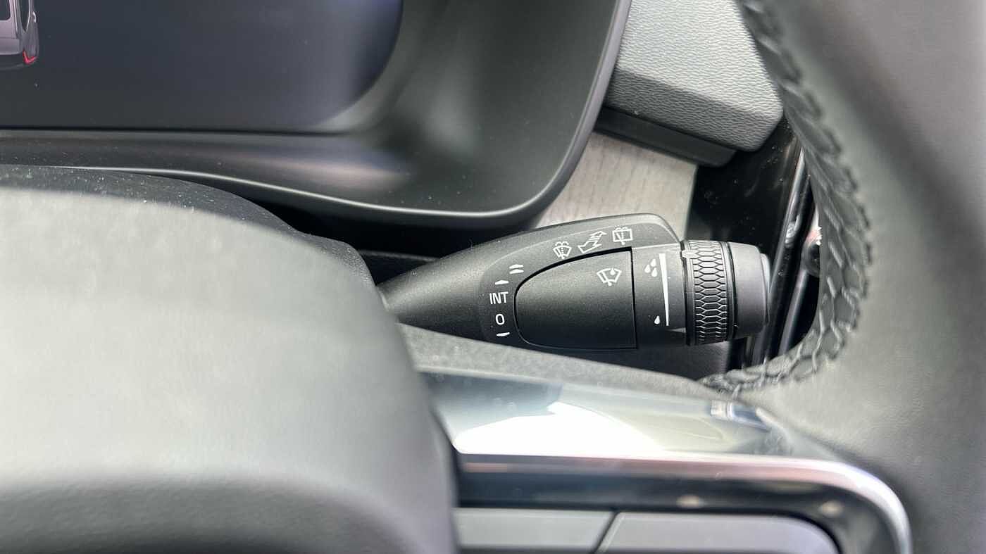 Volvo XC40 Ultra, B4 Mild hybrid, Petrol, Bright ( £47,000 New )