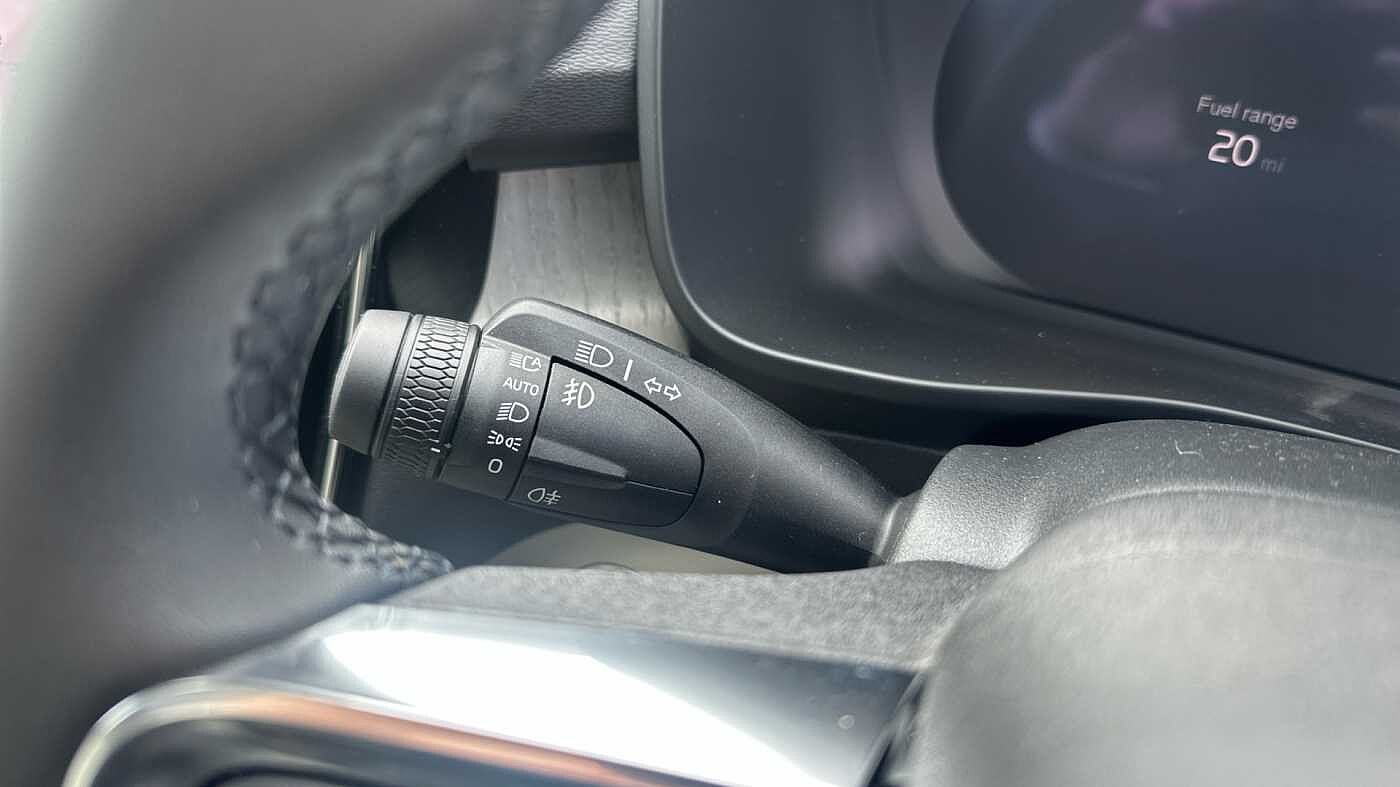 Volvo XC40 Ultra, B4 Mild hybrid, Petrol, Bright ( £47,000 New )