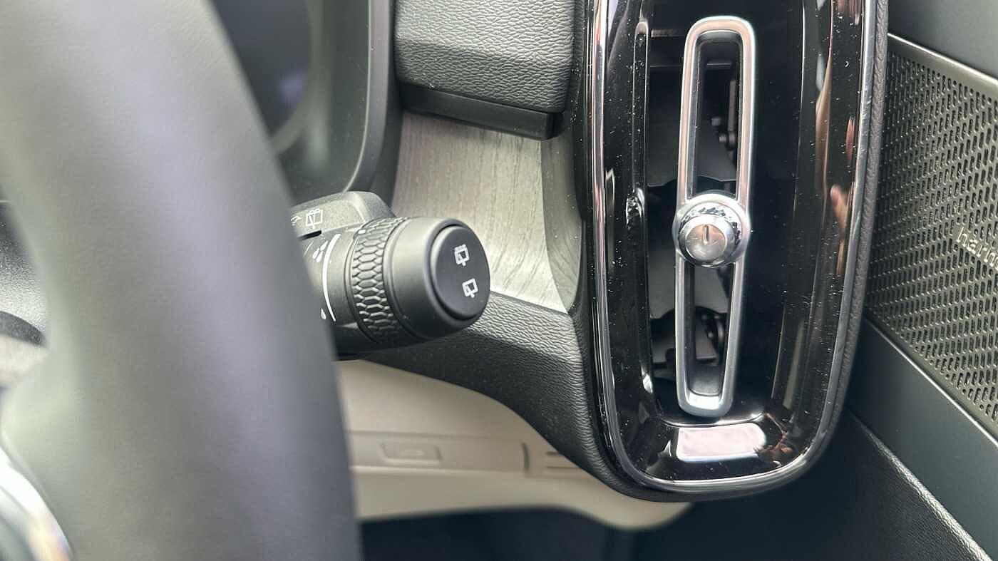 Volvo XC40 Ultra, B4 Mild hybrid, Petrol, Bright ( £47,000 New )