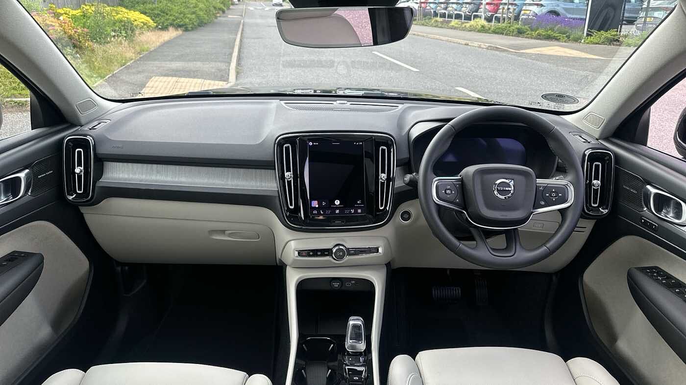 Volvo XC40 Ultra, B4 Mild hybrid, Petrol, Bright ( £47,000 New )