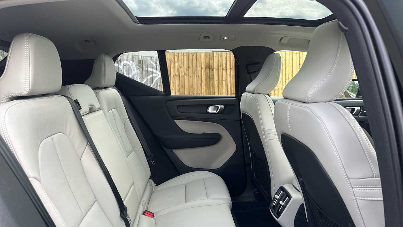 Volvo XC40 Ultra, B4 Mild hybrid, Petrol, Bright ( £47,000 New )