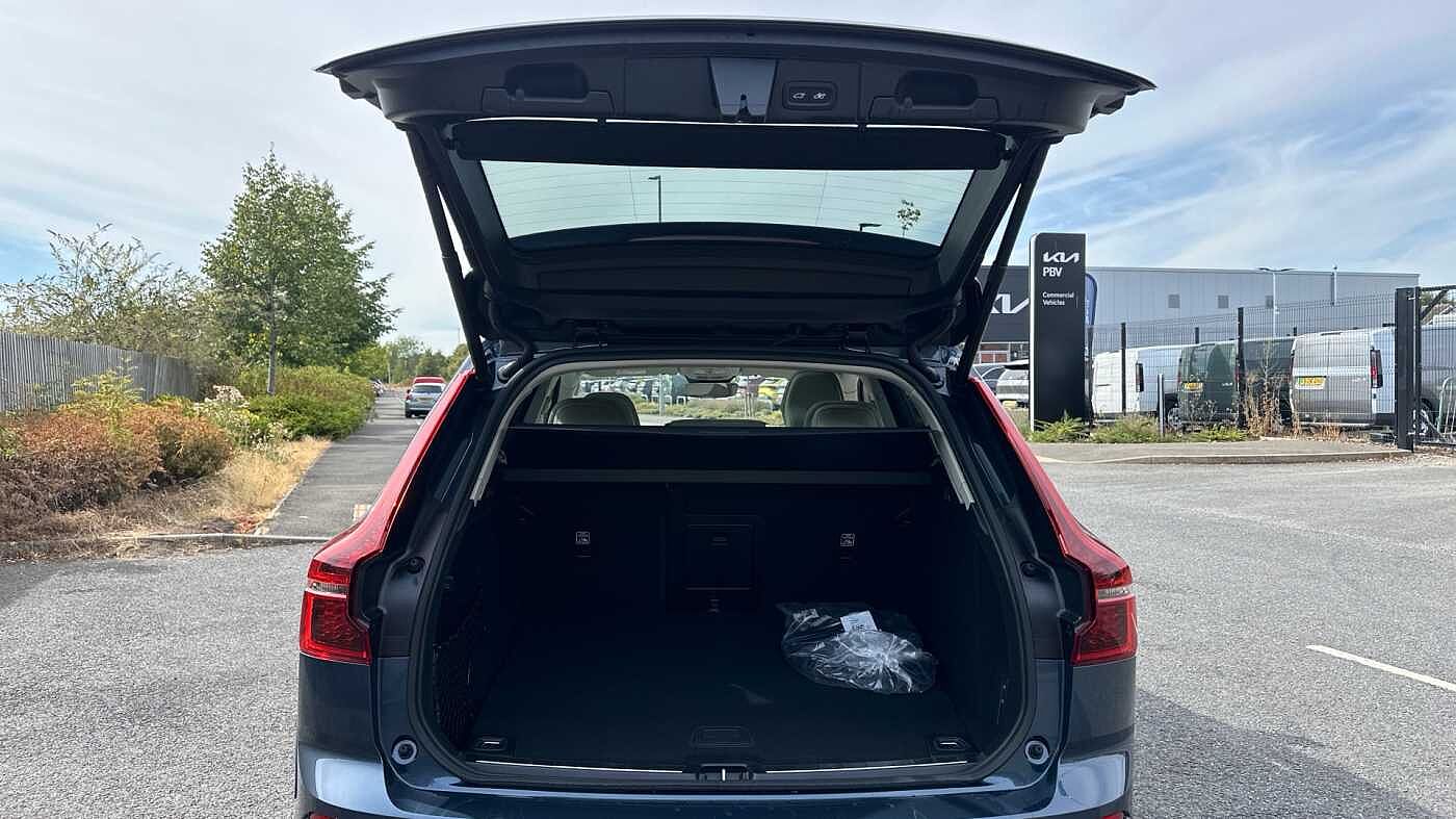Volvo XC60 Ultra, T8 AWD Plug-in hybrid, Electric/Petrol, Dark ( 22' / Blond )