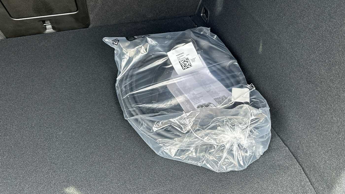 Volvo XC60 Ultra, T8 AWD Plug-in hybrid, Electric/Petrol, Dark ( 22' / Blond )