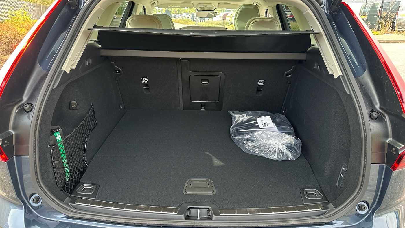 Volvo XC60 Ultra, T8 AWD Plug-in hybrid, Electric/Petrol, Dark ( 22' / Blond )