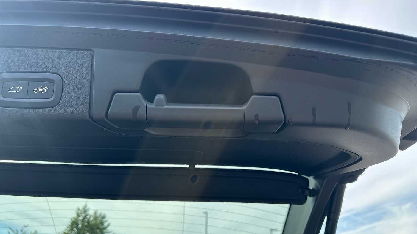 Volvo XC60 Ultra, T8 AWD Plug-in hybrid, Electric/Petrol, Dark ( 22' / Blond )