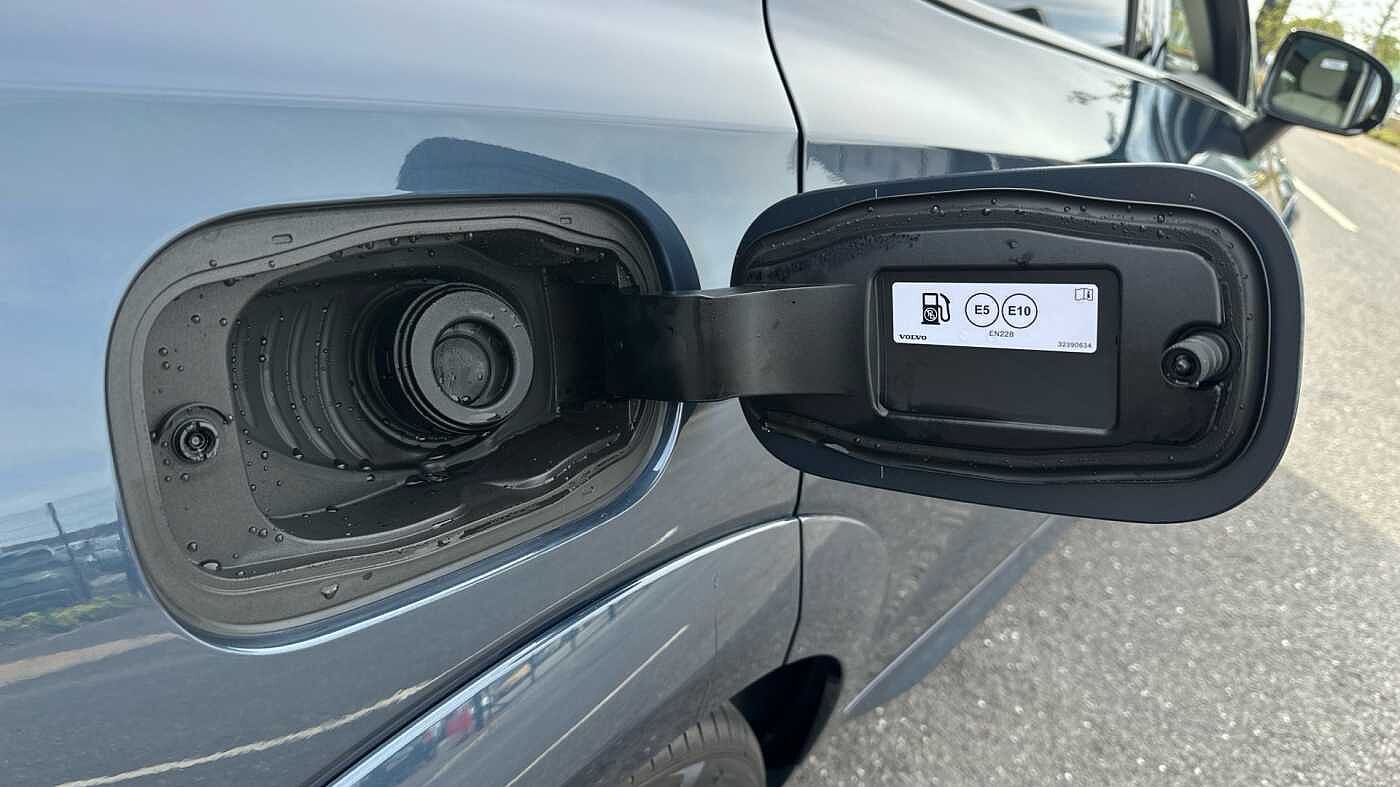 Volvo XC60 Ultra, T8 AWD Plug-in hybrid, Electric/Petrol, Dark ( 22' / Blond )