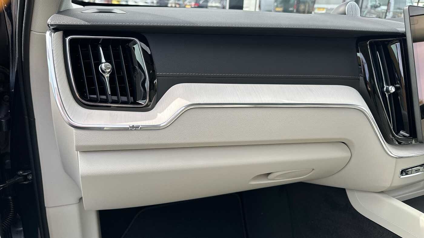 Volvo XC60 Ultra, T8 AWD Plug-in hybrid, Electric/Petrol, Dark ( 22' / Blond )