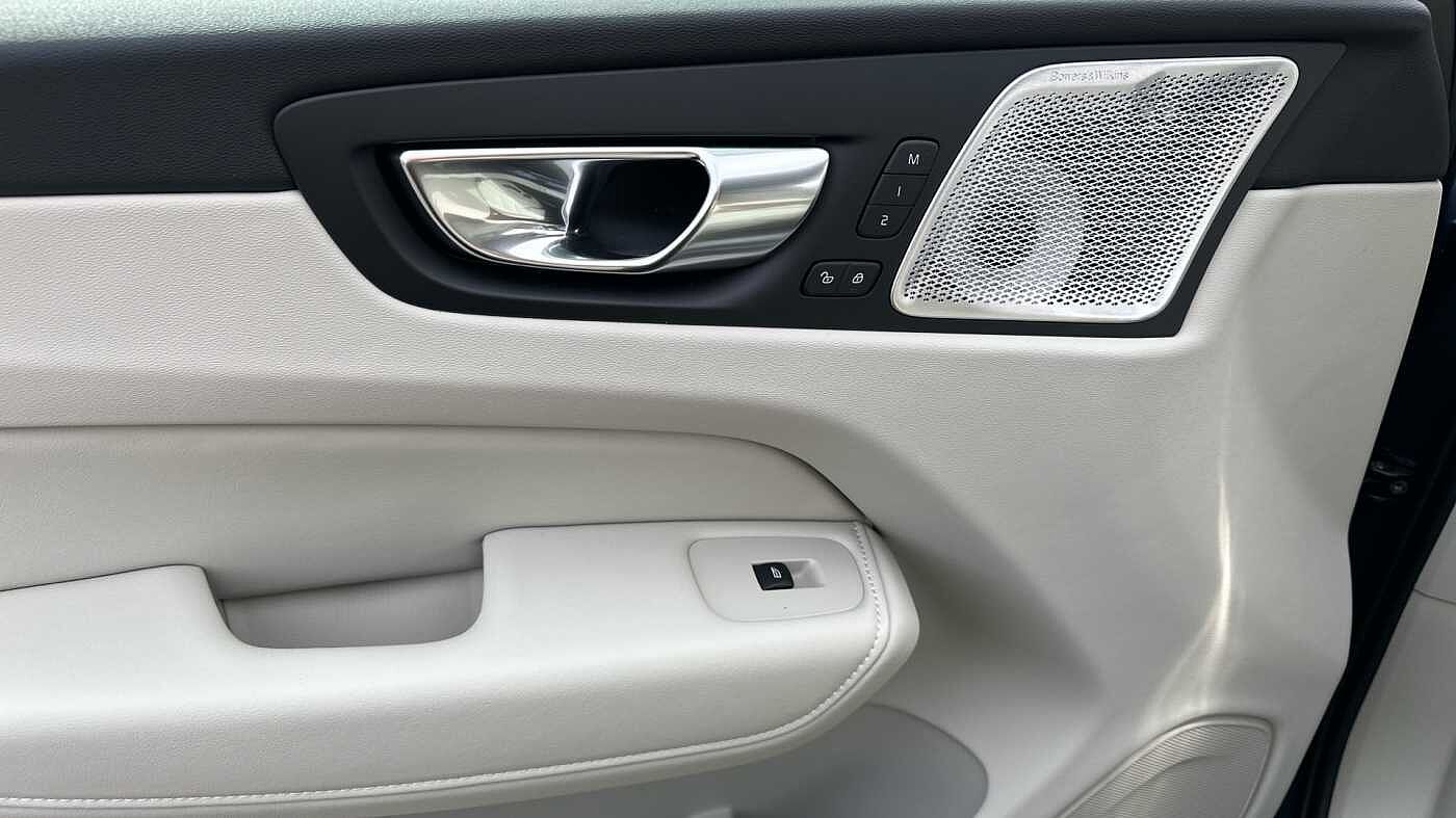 Volvo XC60 Ultra, T8 AWD Plug-in hybrid, Electric/Petrol, Dark ( 22' / Blond )