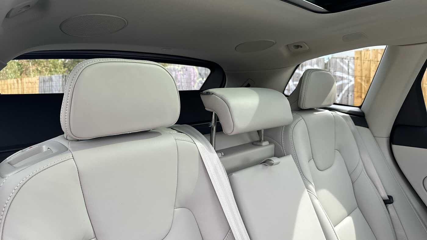 Volvo XC60 Ultra, T8 AWD Plug-in hybrid, Electric/Petrol, Dark ( 22' / Blond )
