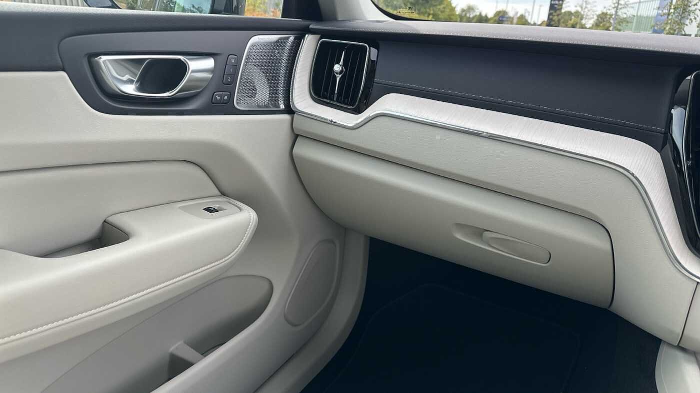 Volvo XC60 Ultra, T8 AWD Plug-in hybrid, Electric/Petrol, Dark ( 22' / Blond )