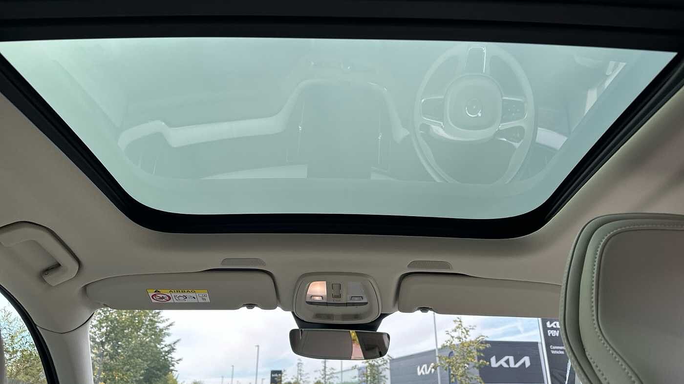 Volvo XC60 Ultra, T8 AWD Plug-in hybrid, Electric/Petrol, Dark ( 22' / Blond )