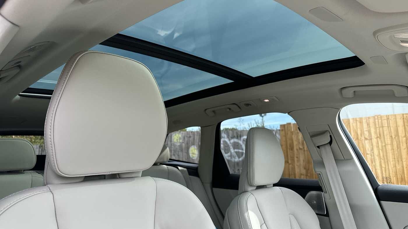 Volvo XC60 Ultra, T8 AWD Plug-in hybrid, Electric/Petrol, Dark ( 22' / Blond )
